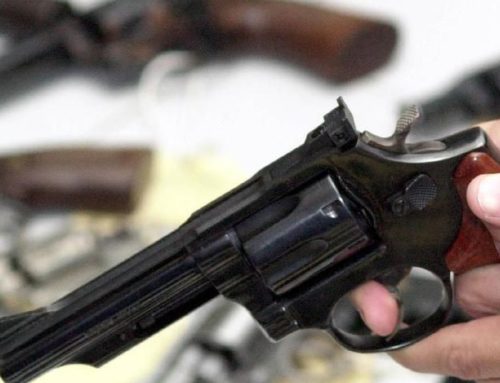 Governo altera decretos para ampliar acesso a armas e munições.